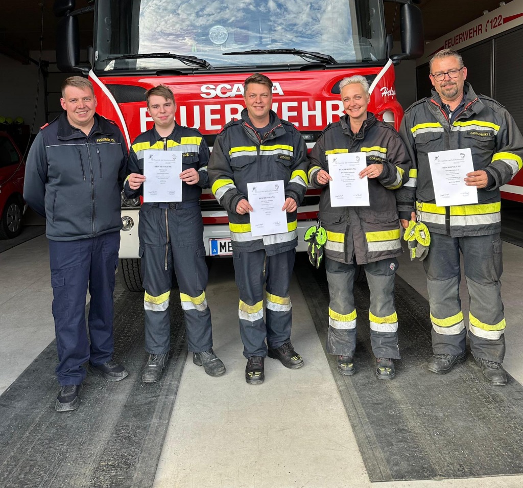 4 neue Atemschutzgeräteträger